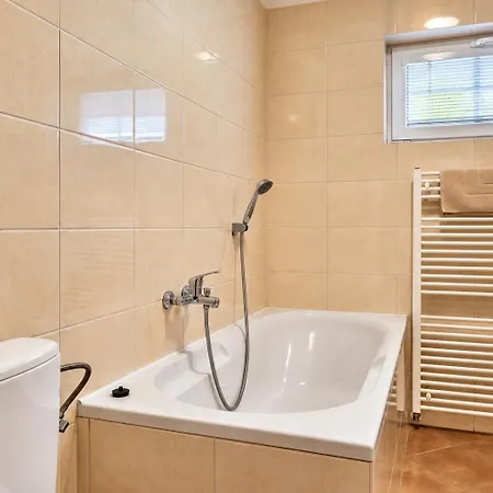 House Liptov Near Besenova Будинок відпочинку